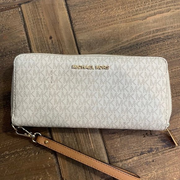 Michael Kors Handbags - Michael Kors Logo Continental Wallet